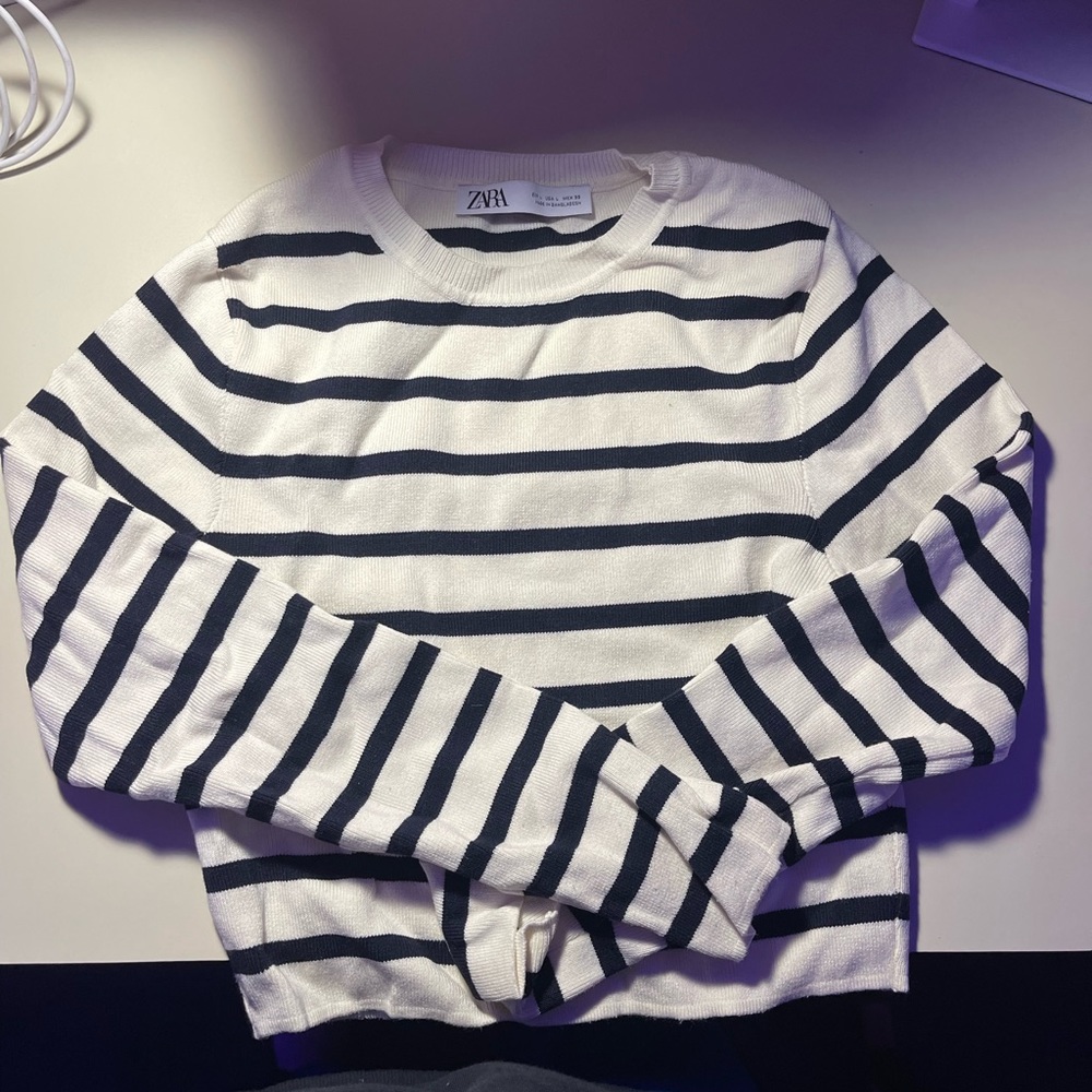 Zara long sleeve cropped shirt knit material